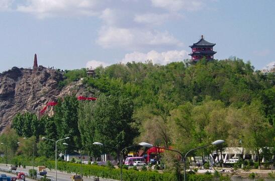 天山旅游景点 红山公园