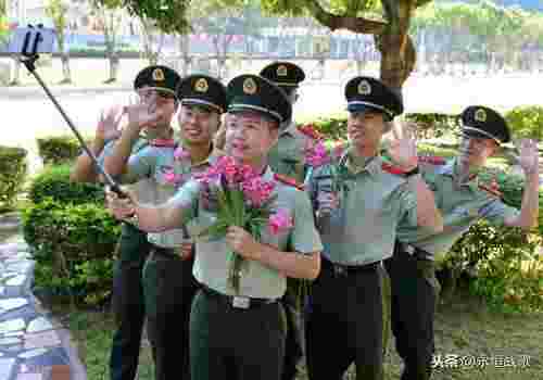 怎样和军人谈恋爱（想和现役军人谈对象）(图1)